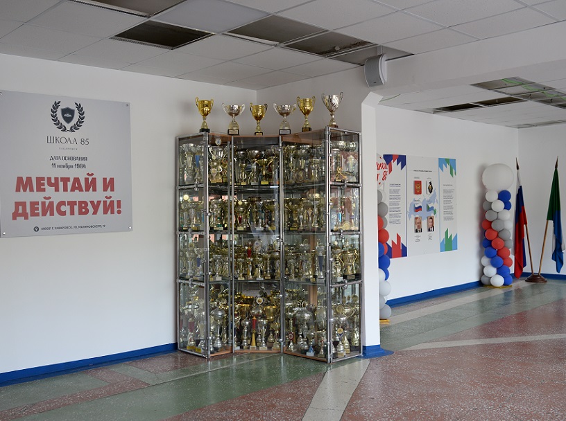 Первый этаж школы.